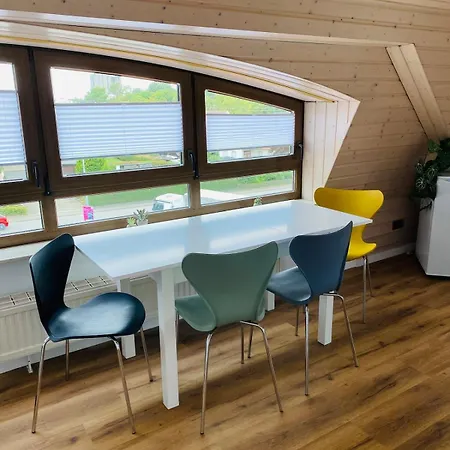 Moderne Monteur- Und Am Plettenberg *